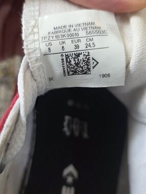 Converse Low Top Sneaker - White with Red and Black Size 8 Platforms Hight